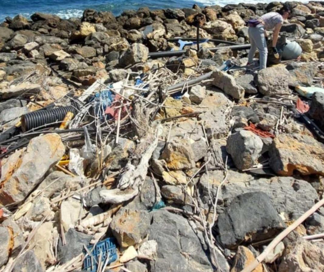 Ηράκλειο: Έβγαλαν πάνω από 40 σακούλες σκουπιδιών στον Καράβολα – Εικόνες