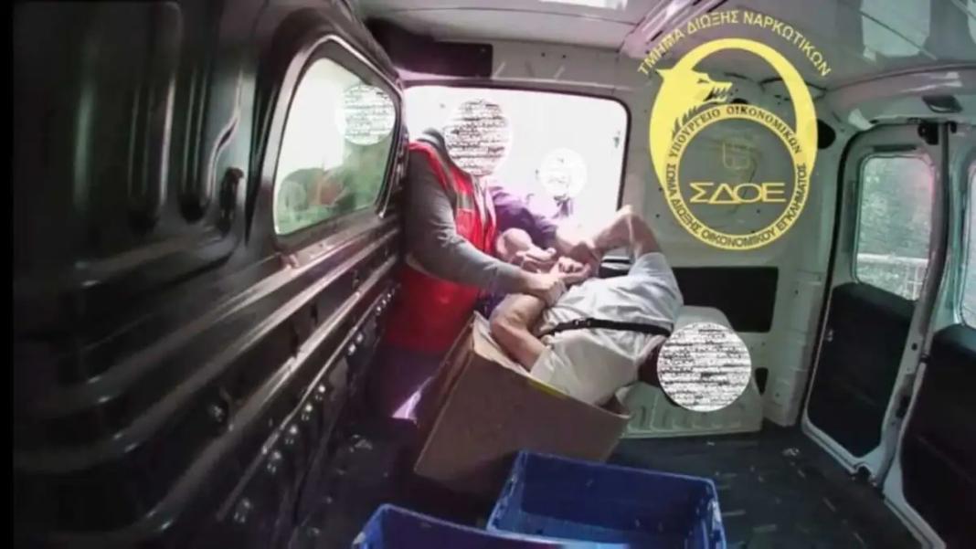 Καρτέλ ναρκωτικών «έσπρωχνε» μεγάλες ποσότητες κάνναβης από την Ταϊλάνδη – Καρέ καρέ η σύλληψη του «αρχηγού» με στέλεχος της Δίωξης σε ρόλο «κούριερ»