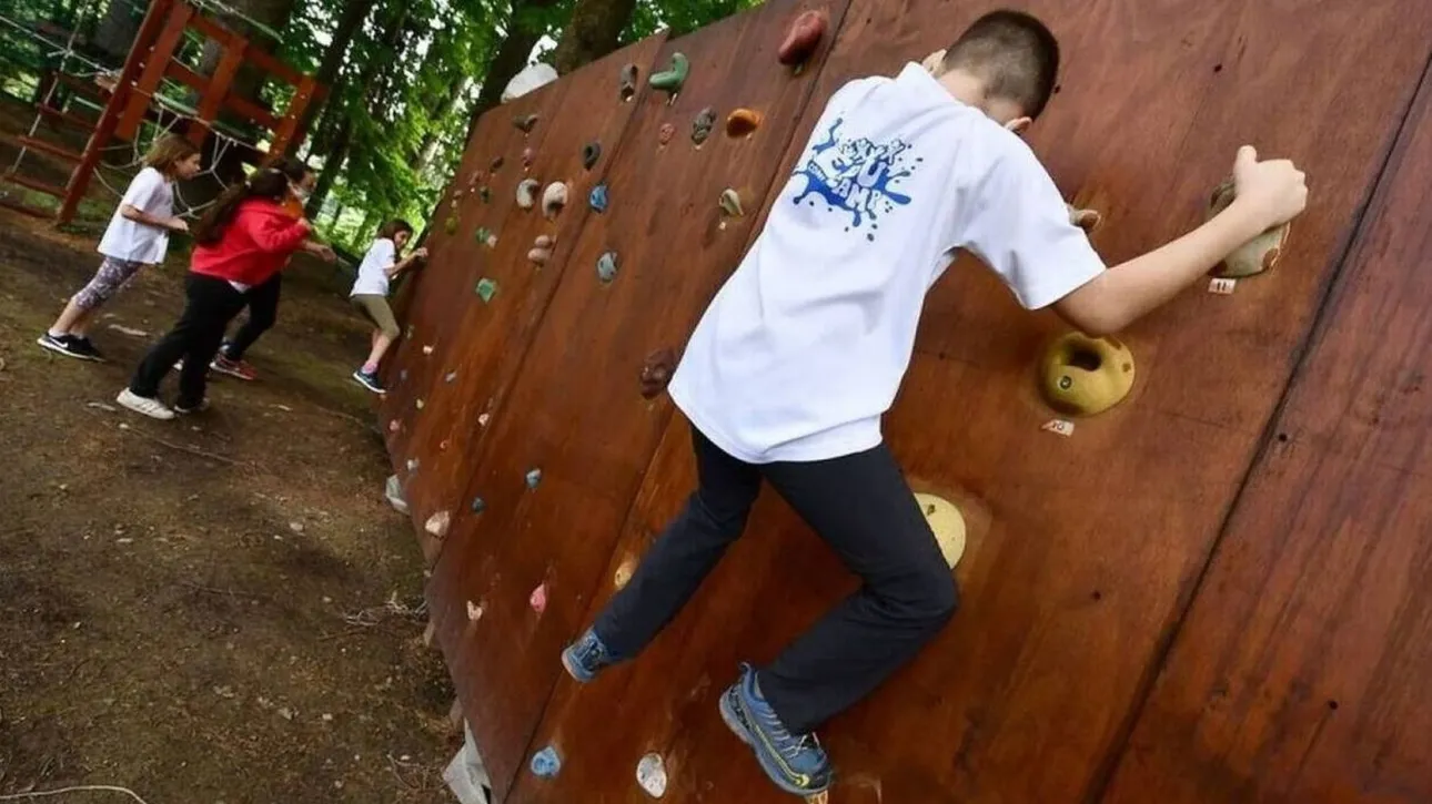 ΔΥΠΑ: Σήμερα ξεκινούν οι αιτήσεις για 70.000 vouchers παιδικών κατασκηνώσεων