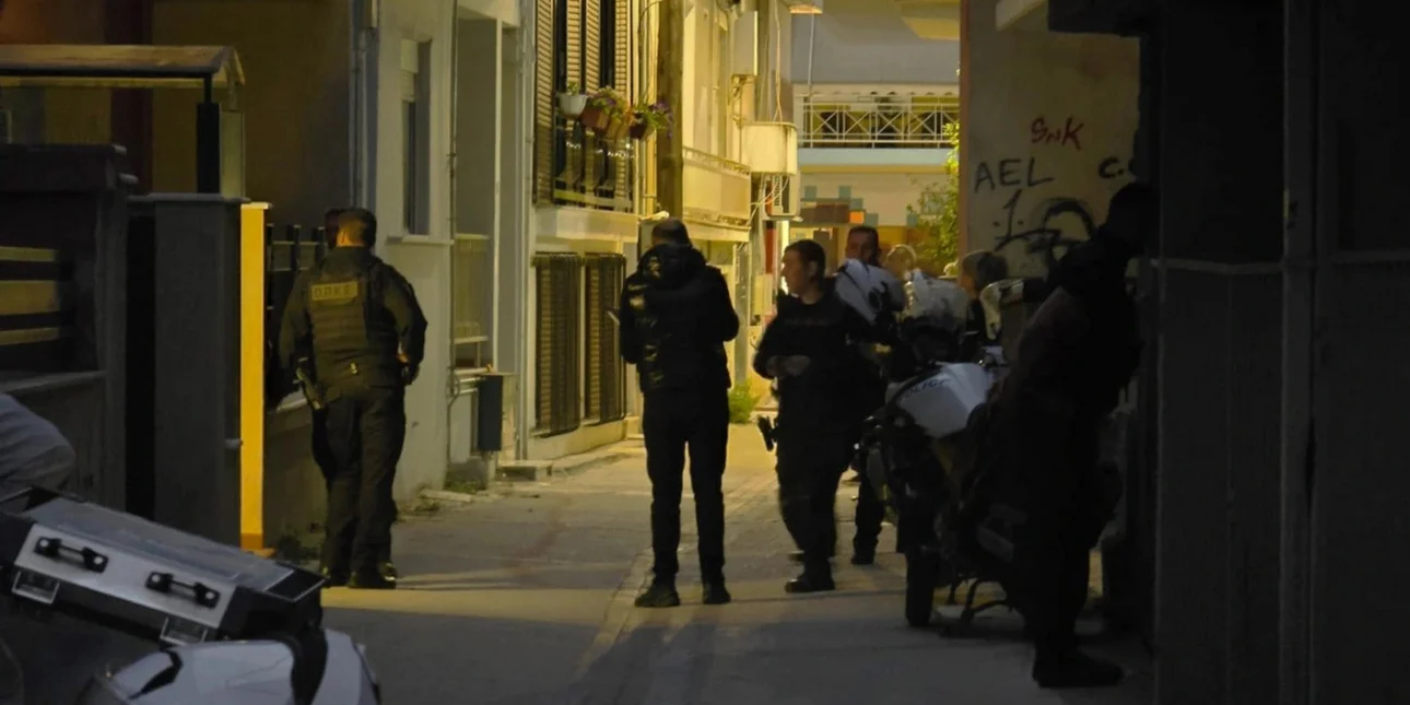 Λάρισα: Ο 21χρονος σκότωσε τη μητέρα του με μαχαίρι, προσπάθησε να ξεφορτωθεί το πτώμα – Φρικιαστικές λεπτομέρειες