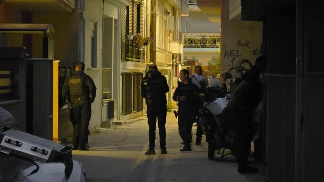 Προθεσμία να απολογηθεί την Παρασκευή πήρε ο 22χρονος ξάδερφος του μητροκτόνου