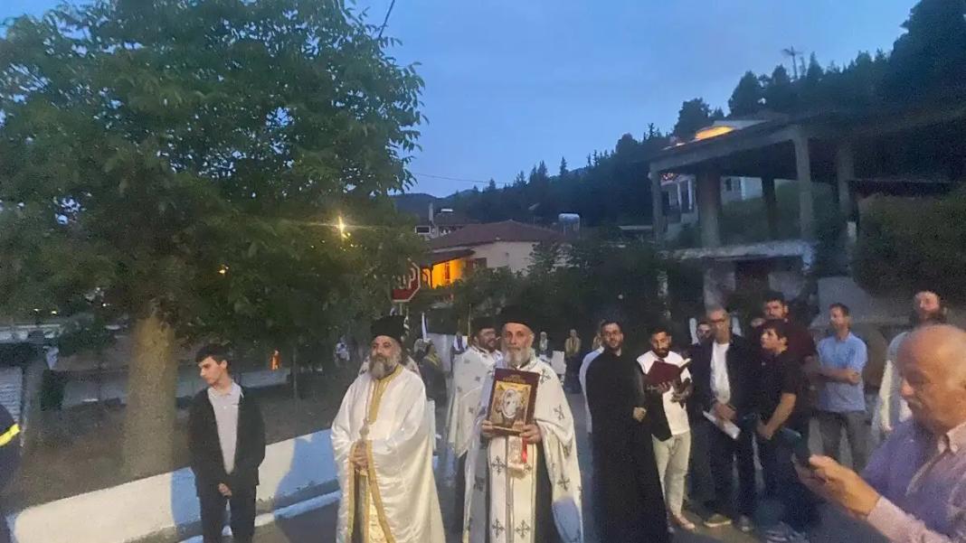 Εύβοια: Λιτανεία στο Προκόπι για να σταματήσουν οι σεισμοί