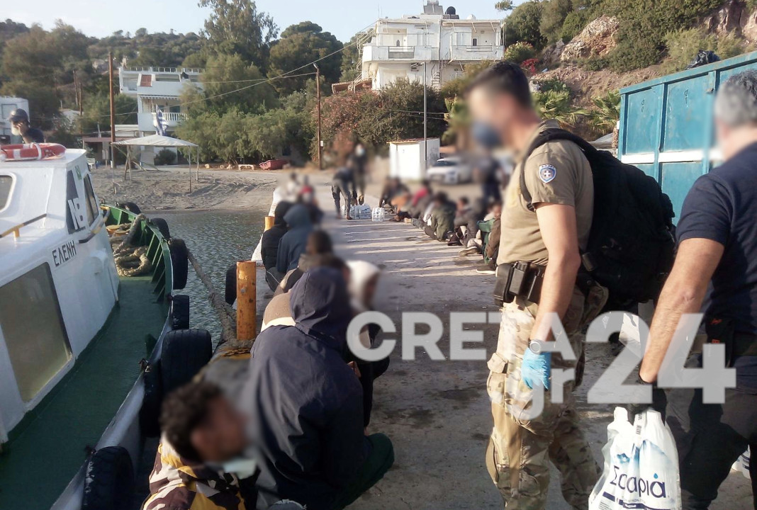Στους Καλούς Λιμένες οι 52 μετανάστες που διασώθηκαν νότια της Κρήτης