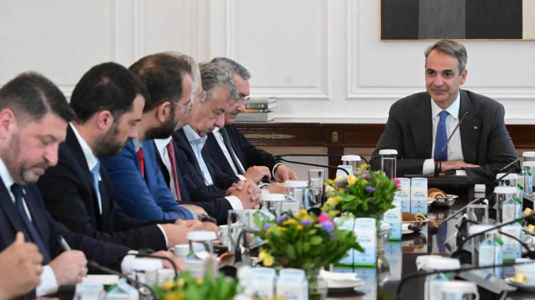 Μητσοτάκης σε περιφερειάρχες: Να ενταθούν μέχρι το τέλος του έτους οι προσπάθειες για τα έργα που είναι σε εξέλιξη