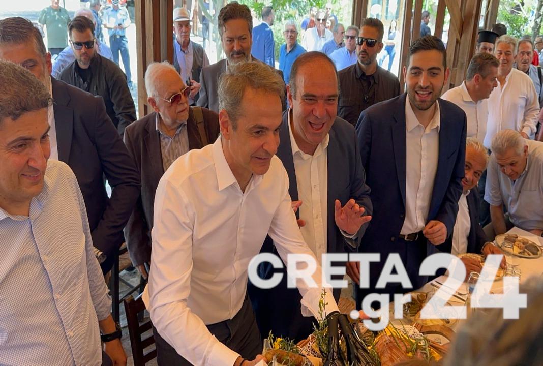 Με… μεγάλο καλάθι υποδέχθηκαν τον Πρωθυπουργό στα Πεζά – Εικόνες & βίντεο