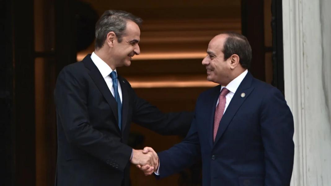 Στο Μαξίμου με τον Μητσοτάκη ο Αλ Σίσι – Τα μηνύματά του για το μεταναστευτικό και τη στενή συνεργασία με την Ελλάδα