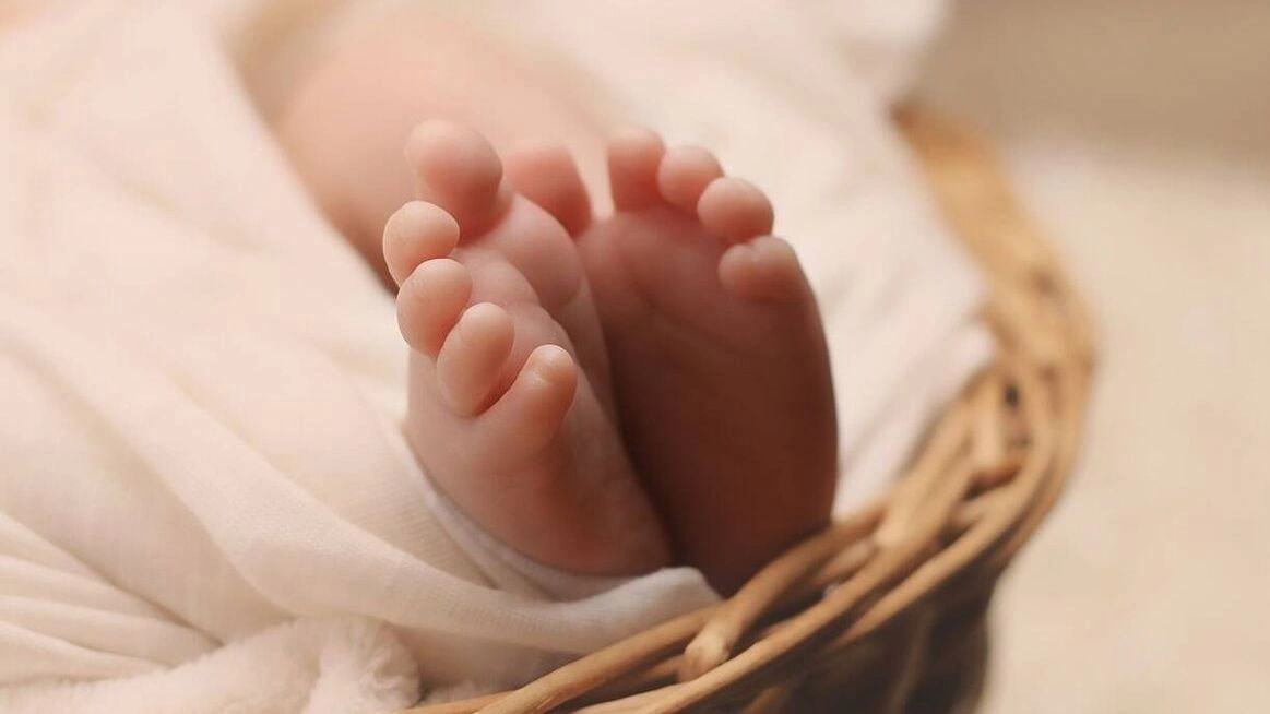 Φρίκη στην Ιταλία: Μητέρα πέταξε το νεογέννητο μωρό της στην τουαλέτα