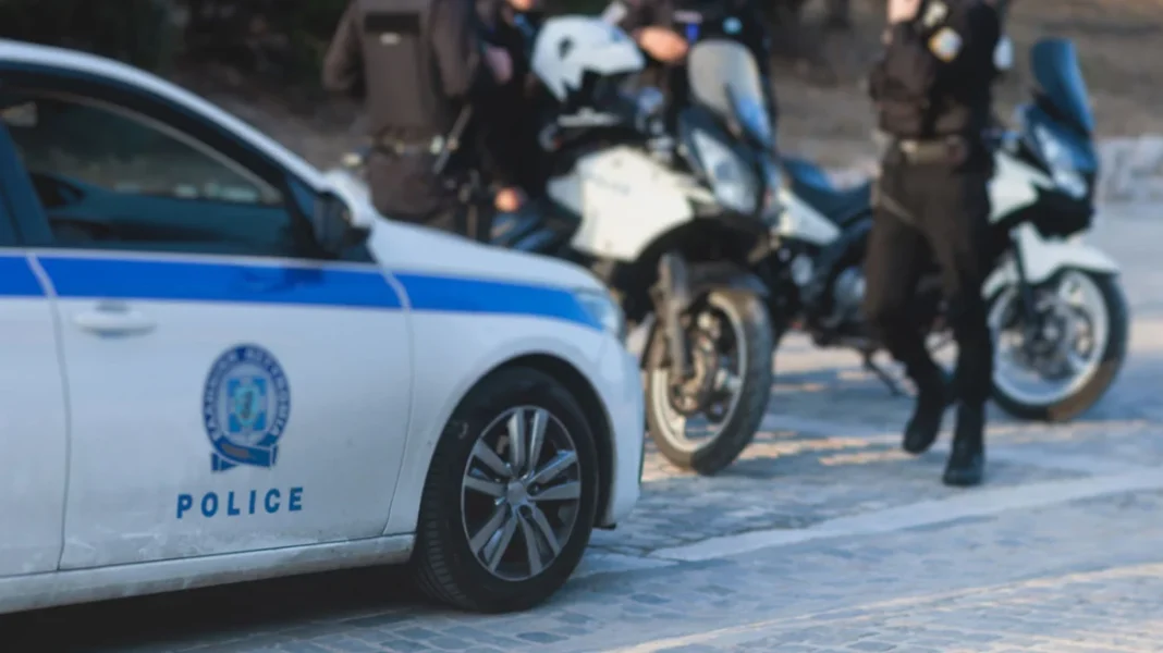 Μπούκαραν σε σπίτι και λήστεψαν έναν άνδρα υπό την απειλή ψαλιδιού
