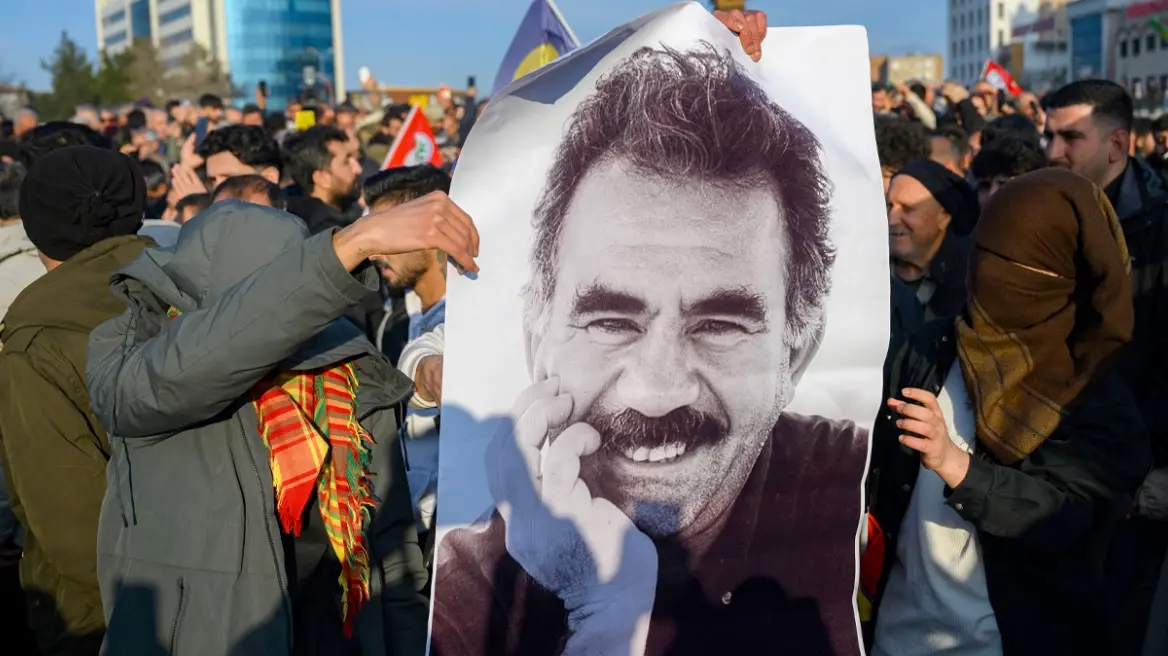 «Σημαντικός σταθμός» η διάλυση του PKK, δηλώνει η Τεχεράνη