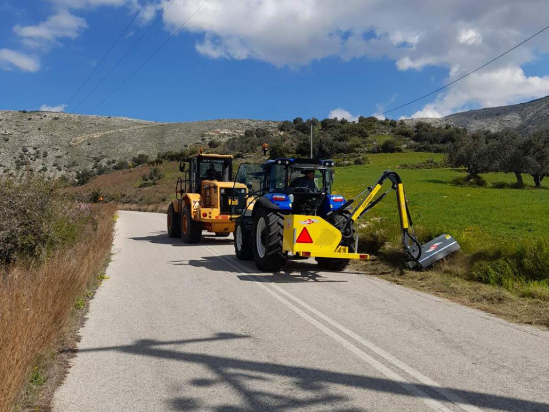 Καθαρισμοί πρανών και τάφρων κατά το τμήμα Ρέθυμνο-Σπήλι-Αγία Γαλήνη