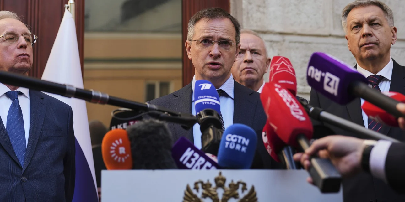 Διπλωματικό θέατρο στην Κωνσταντινούπολη: Χωρίς Πούτιν και Ζελένσκι οι συνομιλίες