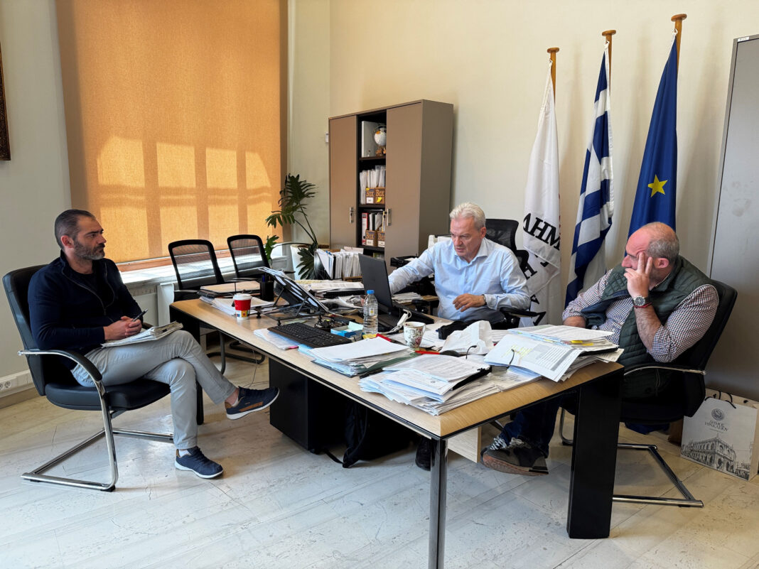Έκτακτα μέτρα για τα σκουπίδια που «πνίγουν» το Ηράκλειο – Τι αποφασίστηκε