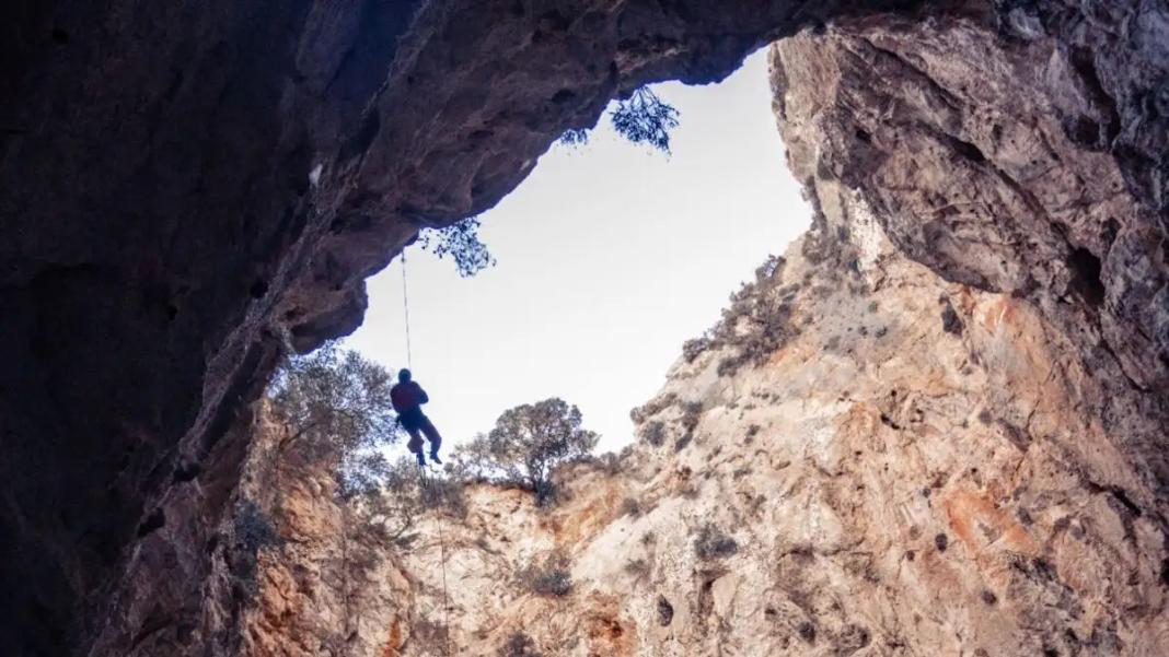Αμοργός: Εικόνες από το βαθύτερο σπήλαιο των Κυκλάδων που ανακαλύφθηκε πριν από λίγους μήνες