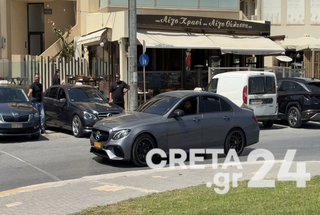 Πλατεία 18 Άγγλων: Μοίρασε κλήσεις η τροχαία στα ταξί – «Θύελλα» αντιδράσεων από τους οδηγούς για τις θέσεις στάθμευσης