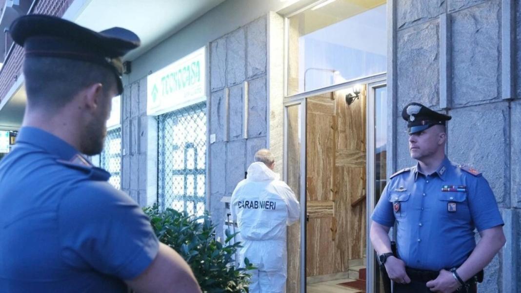 Μαχαίρωσε μέχρι θανάτου την 61χρονη σύζυγό του μπροστά στα μάτια της κόρης τους