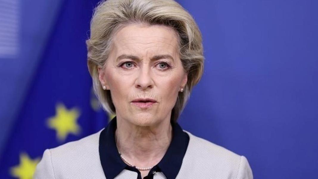 Pfizergate: Καταδικαστική απόφαση για την Κομισιόν – Έπρεπε να δημοσιοποιηθούν τα SMS της Ούρσουλα φον ντερ Λάιεν με τον Άλμπερτ Μπουρλά