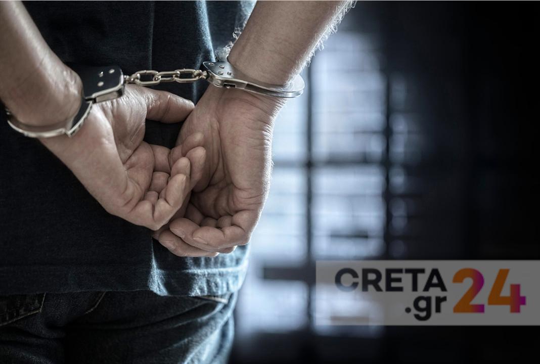 Κρήτη: Είχε στο σπίτι του ναρκωτικά και κροτίδες – Χειροπέδες σε 21χρονο