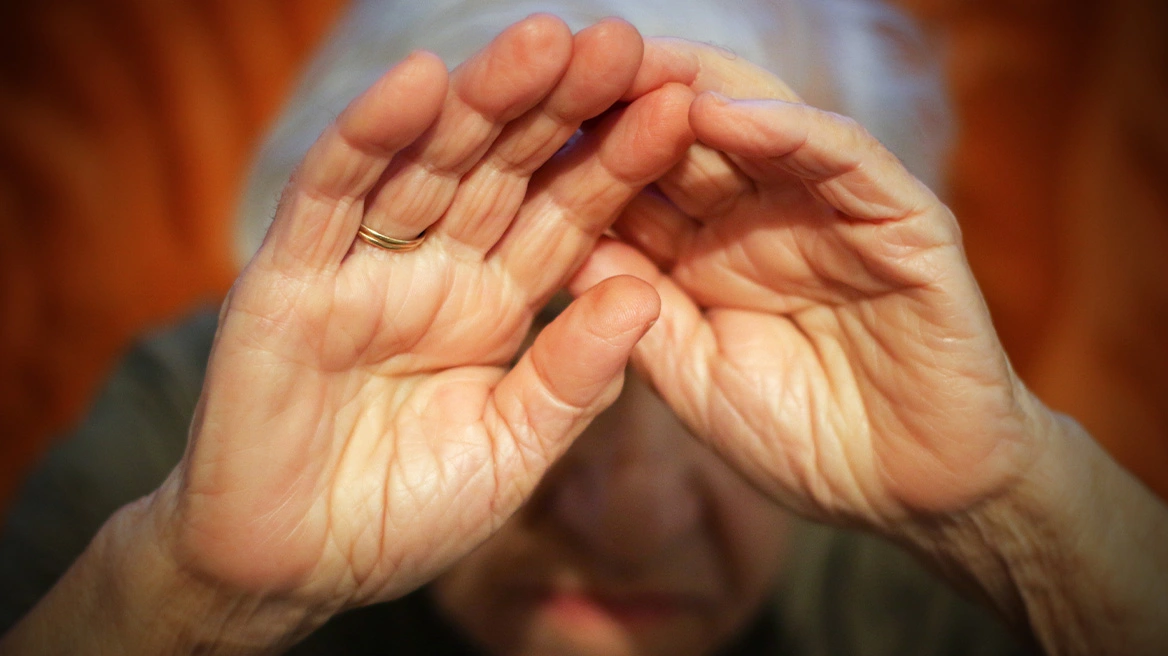 «Πάλευα με το θεριό»: Πώς περιέγραψε η 86χρονη τον ξυλοδαρμό της από τον 93χρονο σύζυγό της