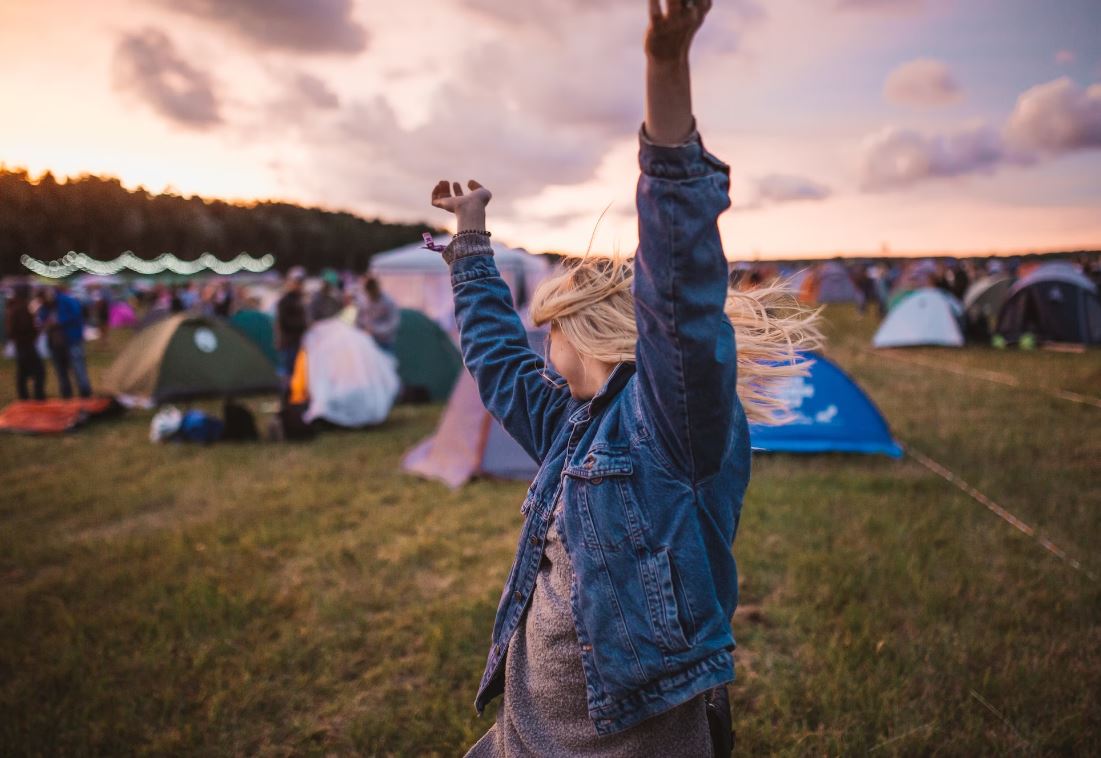 Youth Pass: Πότε κλείνει η πλατφόρμα για τις αιτήσεις – Ποιοι νέοι δικαιούνται 150 ευρώ