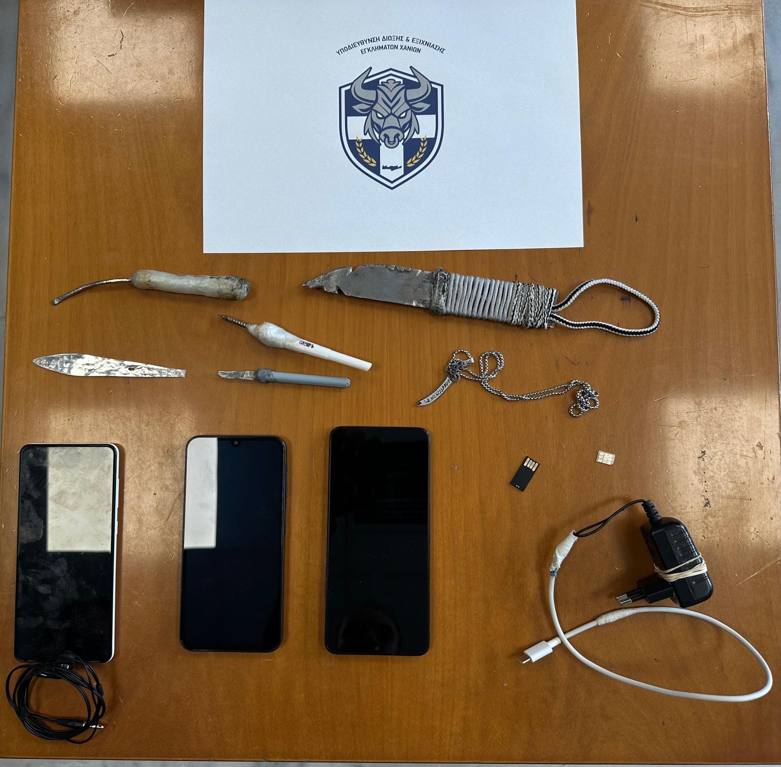 Μαχαίρια και άλλα αιχμηρά αντικείμενα βρήκαν οι αστυνομικοί στις φυλακές Χανίων