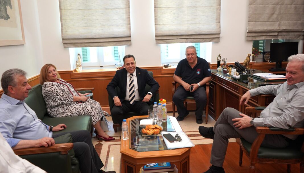 Στον Περιφερειάρχη Κρήτης ο Πρόεδρος του ΕΚΑΒ