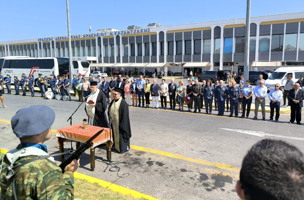Με επιμνημόσυνη δέηση και κατάθεση στεφάνων από τις Αρχές τιμήθηκε η μνήμη των Αντιστασιακών στο σαμποτάζ του αεροδρομίου Ηρακλείου