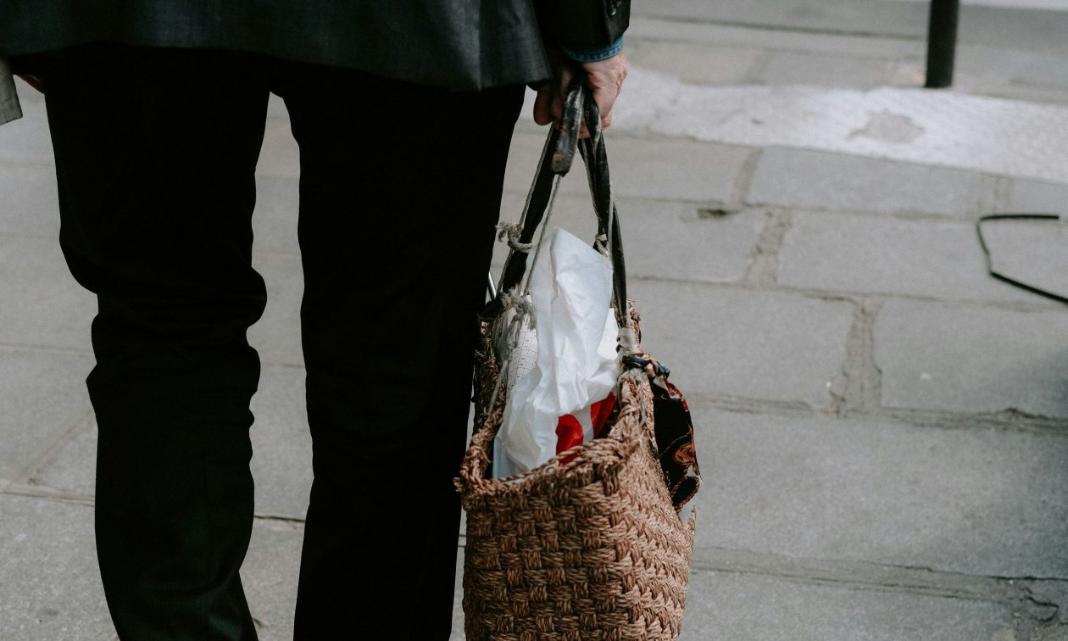 Ληστεία σε βάρος γυναίκας – Την έριξε στο έδαφος και της άρπαξε την τσάντα