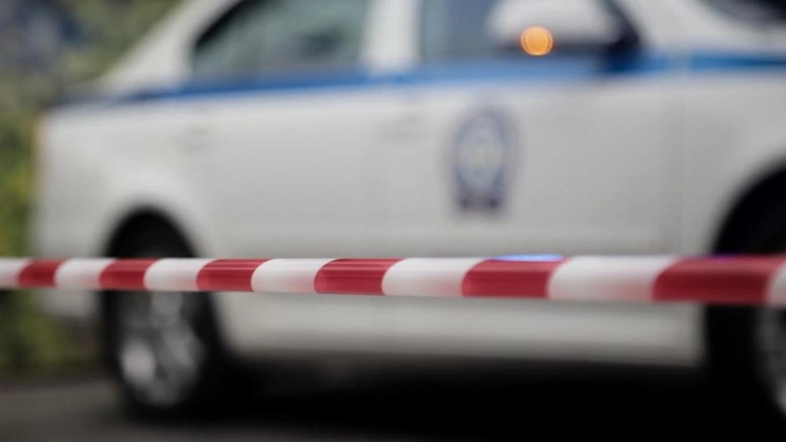 Άγρια δολοφονία: Άνδρας σκότωσε τη σύζυγό του και τράπηκε σε φυγή