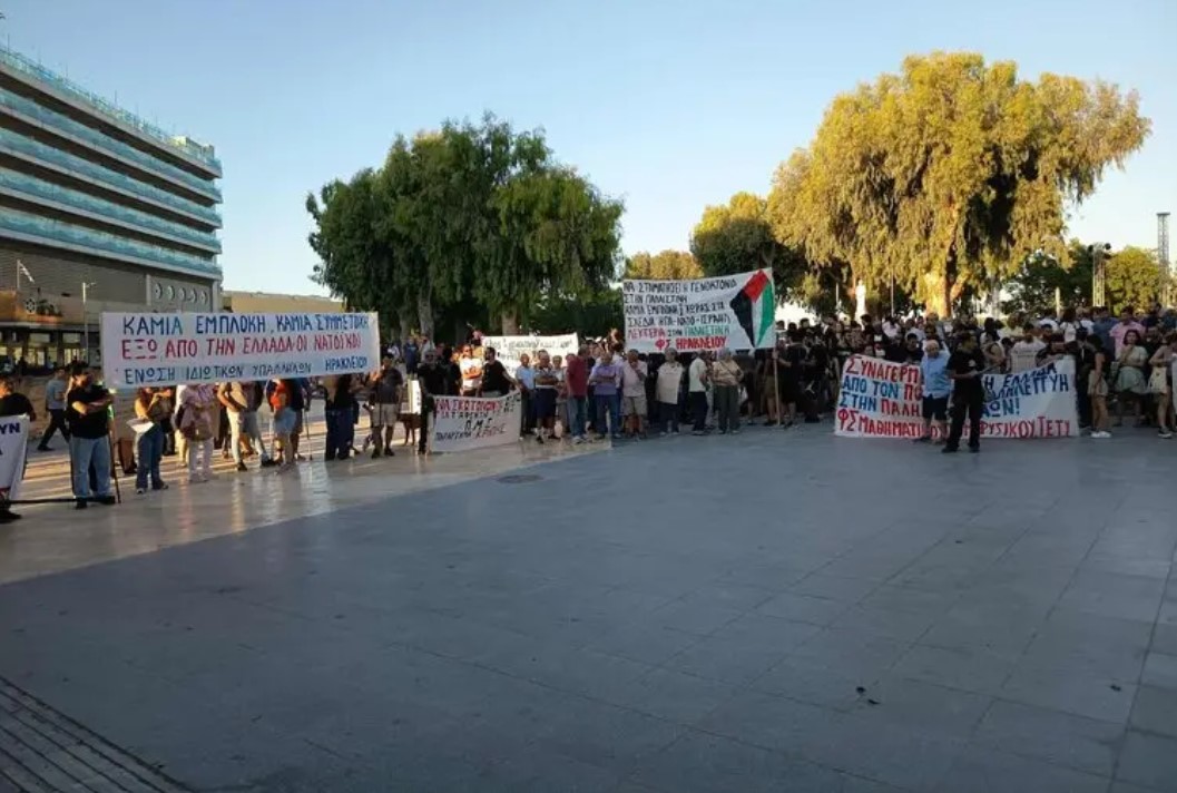 Ηράκλειο: Πλήθος κόσμου στο αντιπολεμικό συλλαλητήριο
