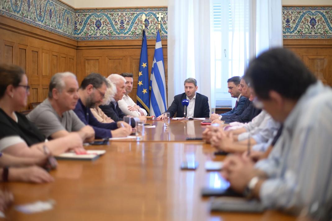 Νίκος Ανδρουλάκης: «Έχουν ωριμάσει οι συνθήκες για την επαναφορά 13ου και 14ου μισθού με αφετηρία τον 13ο μισθό»