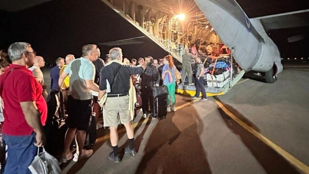 Επιχείρηση επαναπατρισμού 16 Ελλήνων από την Τεχεράνη – Διέφυγαν στο Αζερμπαϊτζάν