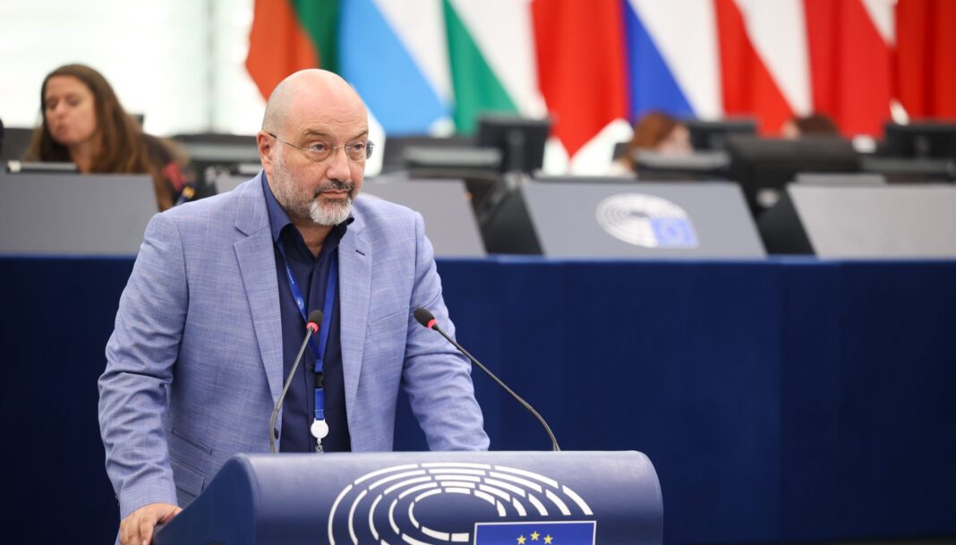 Σάκης Αρναούτογλου: «Η φύση δεν ψηφίζει — αλλά τιμωρεί»