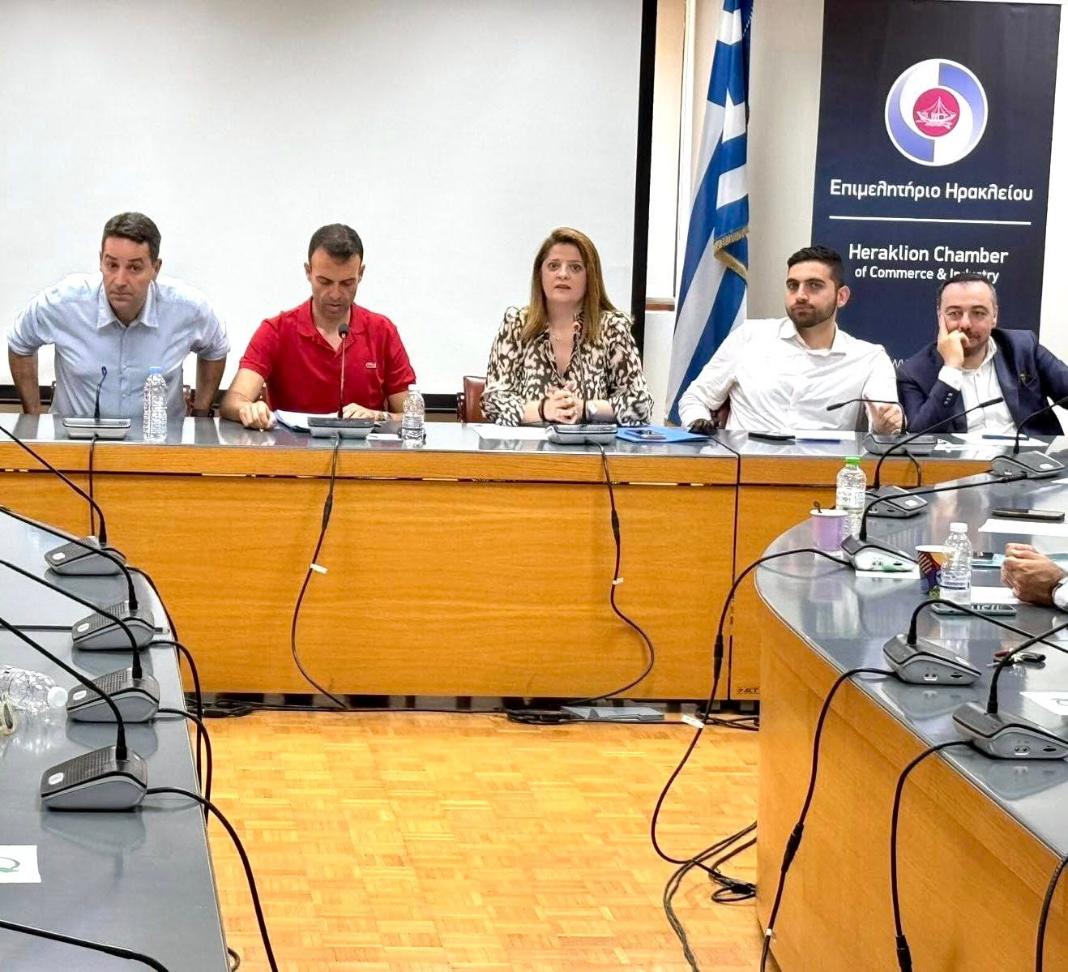 Στο πλευρό των Εργαζομένων στις ΔΟΥ Ανατολικής Κρήτης ο Φραγκίσκος Παρασύρης