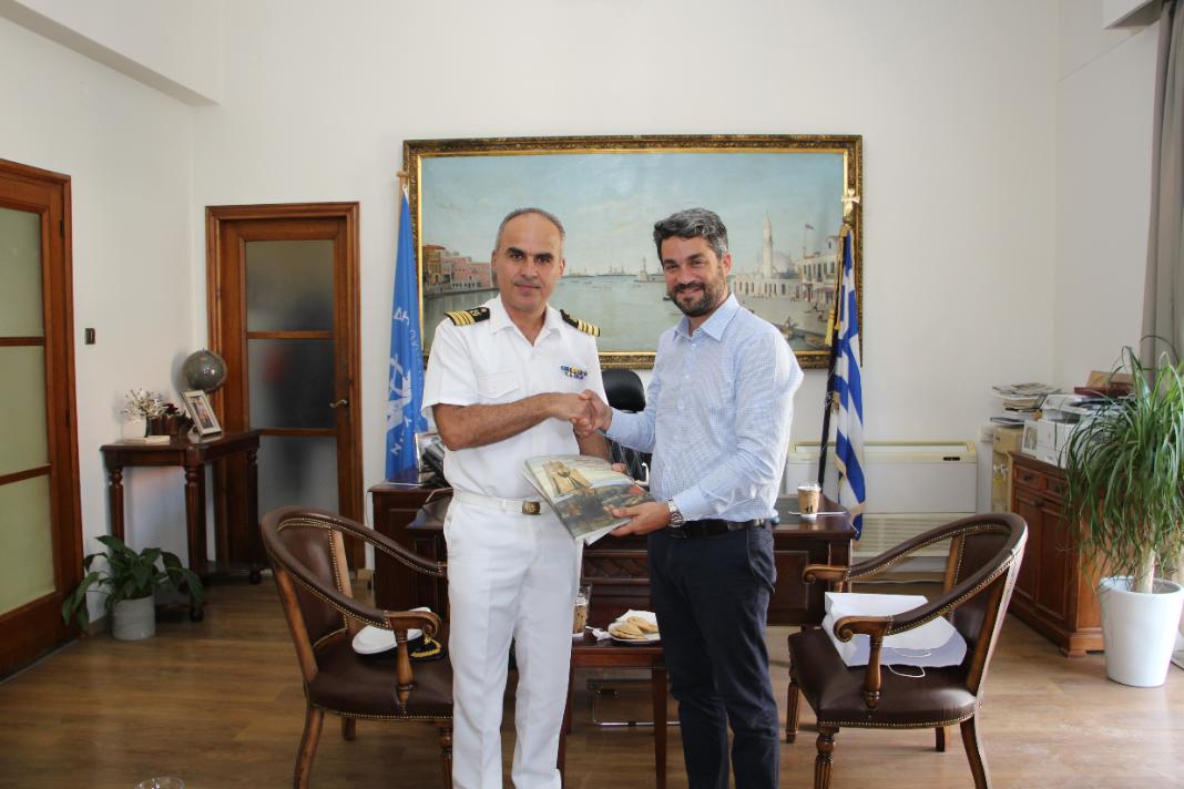 Στον Δήμαρχο Χανίων Π. Σημανδηράκη ο νέος Διοικητής της Ακαδημίας Εμπορικού Ναυτικού Κρήτης