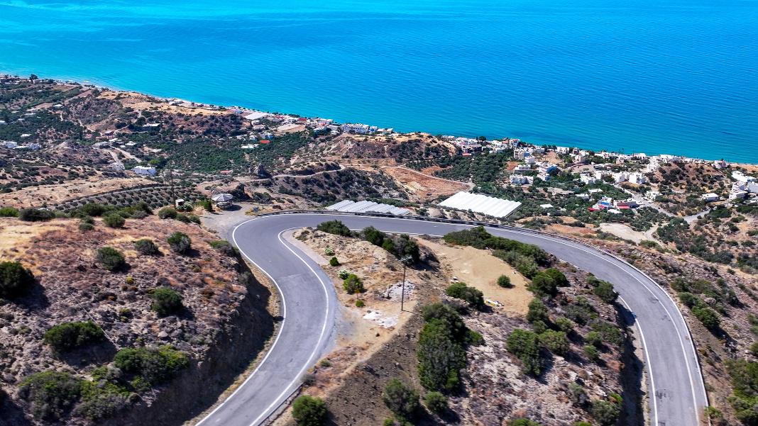 Ένα εντυπωσιακό οδοιπορικό στη νότια Κρήτη – Από τον Χόνδρο έως το Καστρί με θέα που «κόβει» την ανάσα