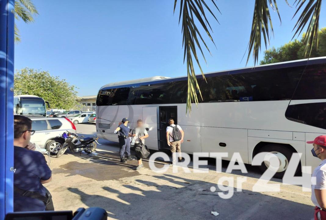 Στο Ηράκλειο οι 278 μετανάστες που εντοπίστηκαν στους Καλούς Λιμένες – Δεκάδες ανήλικοι ανάμεσά τους