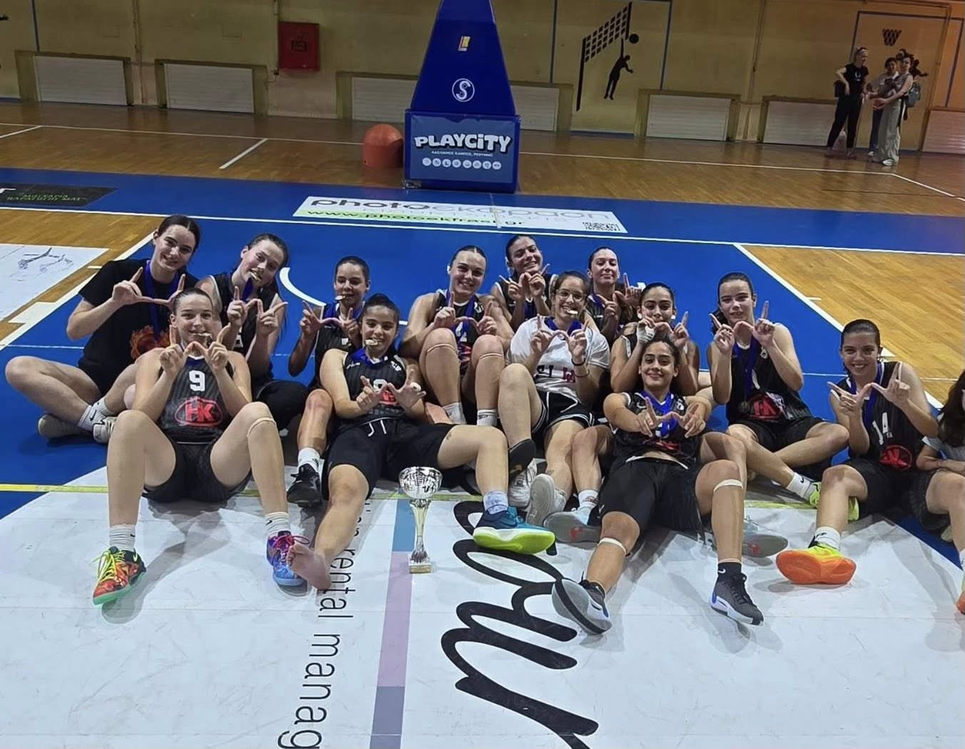 Σήκωσαν (και) την κούπα του πρωταθλήματος U15 τα κορίτσια του ΟΦΗ