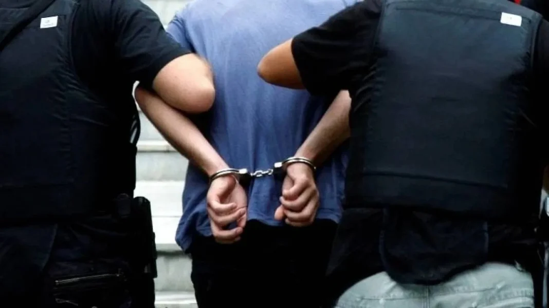 Συνελήφθη πατέρας που χτύπησε με βέργα τα παιδιά του – Τον κατήγγειλε η σύζυγος του