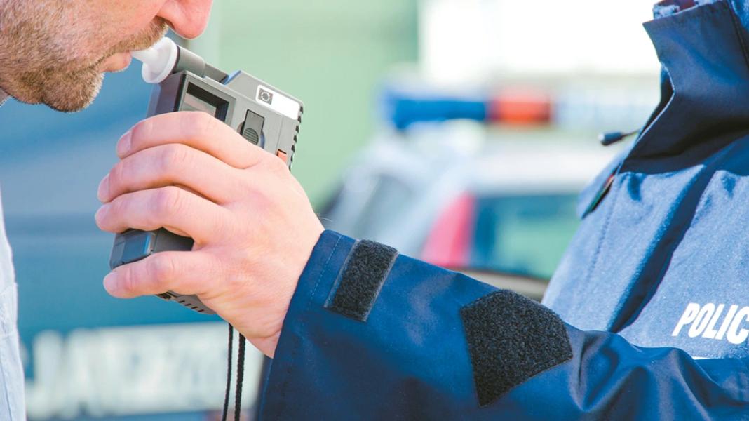 Πειθαρχική έρευνα μετά την καταγγελία οδηγού για αστυνομική βία κατά τη σύλληψή του σε αλκοτέστ