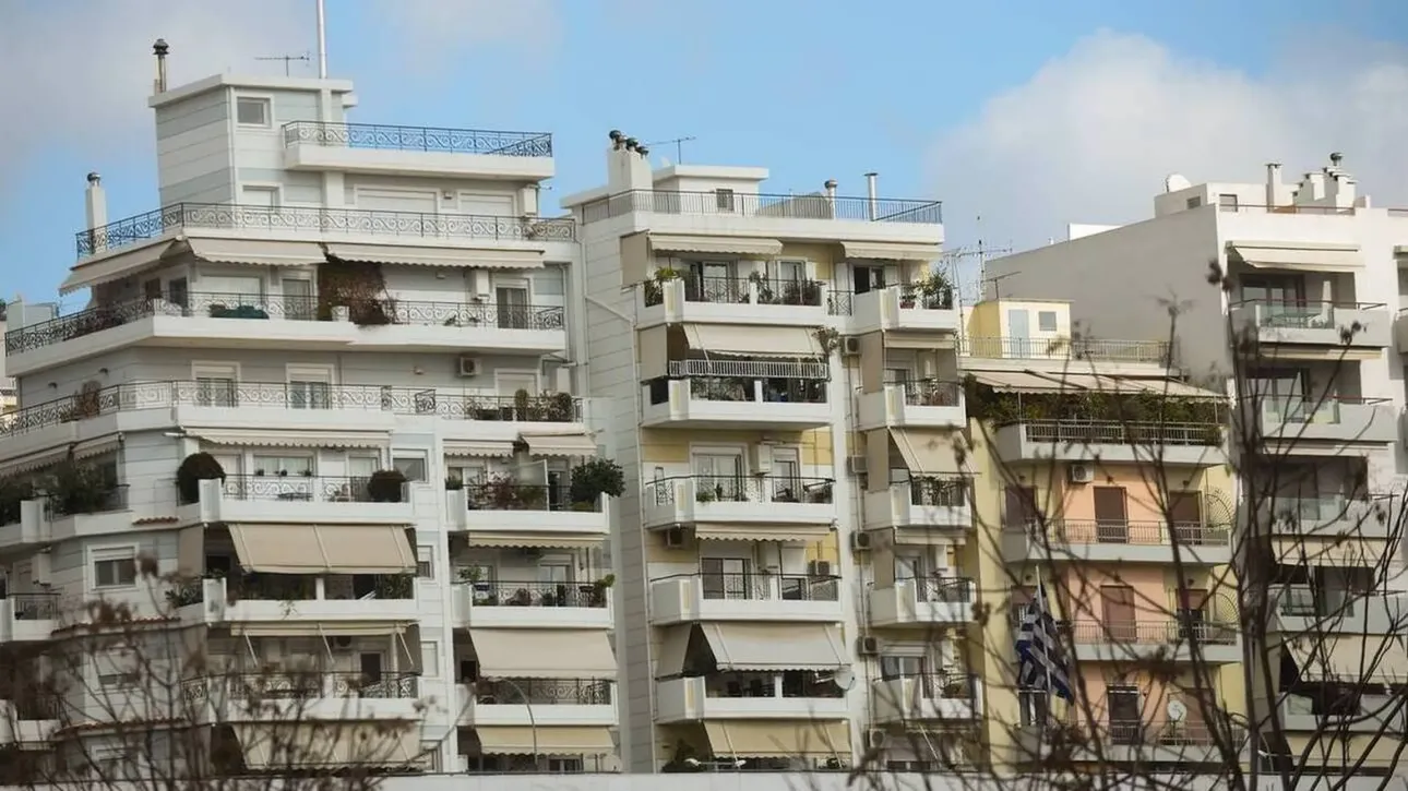 Νέες προθεσμίες για δύο προγράμματα «Εξοικονομώ» – Τι ισχύει για επιχειρήσεις και νέους