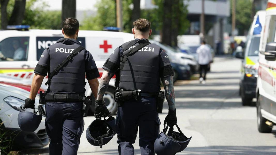 Τουλάχιστον 10 νεκροί και δεκάδες τραυματίες από την επίθεση σε σχολείο στην Αυστρία: «Είναι μία τρομερή τραγωδία»