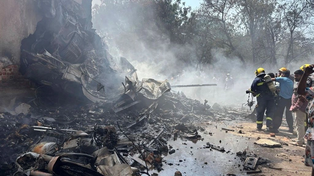 Αεροσκάφος της Air India με 242 επιβάτες συνετρίβη στο αεροδρόμιο του Αχμενταμπάντ