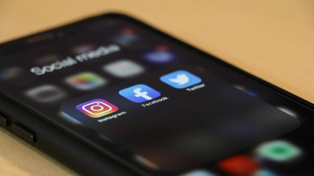 Παρίστανε τον εκατομμυριούχο στα social media για να εξαπατήσει πλούσιους φίλους και συγγενείς – Το κόλπο με τις πανάκριβες τσάντες