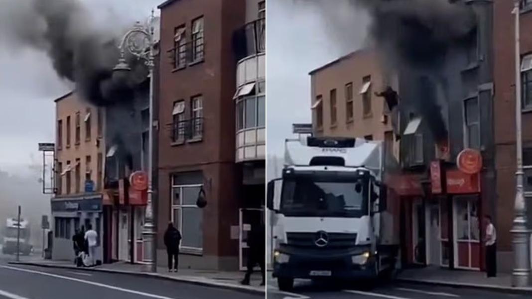 Οδηγός φορτηγού έσωσε άνδρα από φλεγόμενο κτίριο – Πάρκαρε κάτω από παράθυρο για να πηδήξει στην οροφή του