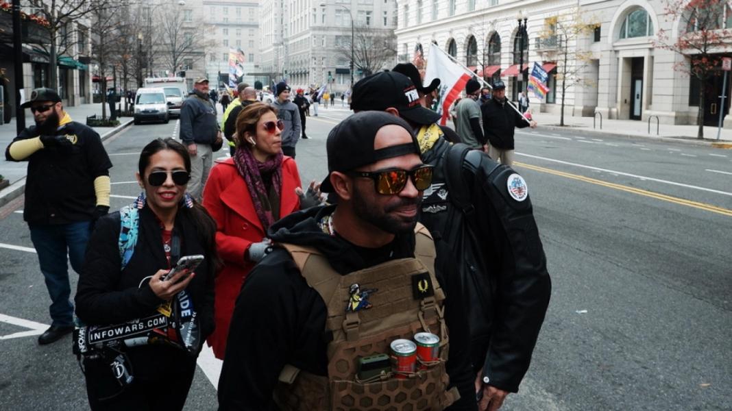 Πέντε ακροδεξιοί Proud Boys, που είχαν εισβάλει στο Καπιτώλιο, ζητούν αποζημίωση 100 εκατ. δολαρίων
