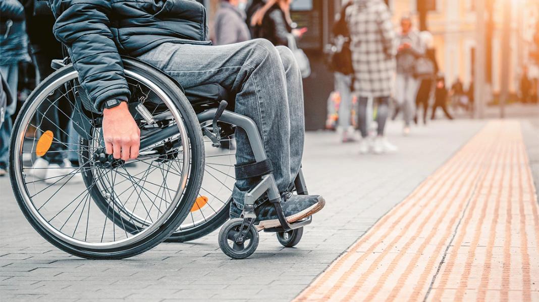 ΔΥΠΑ: Πάνω από 900 άνεργοι με αναπηρία προσλήφθηκαν σε δήμους, πότε λήγει η προθεσμία αιτήσεων