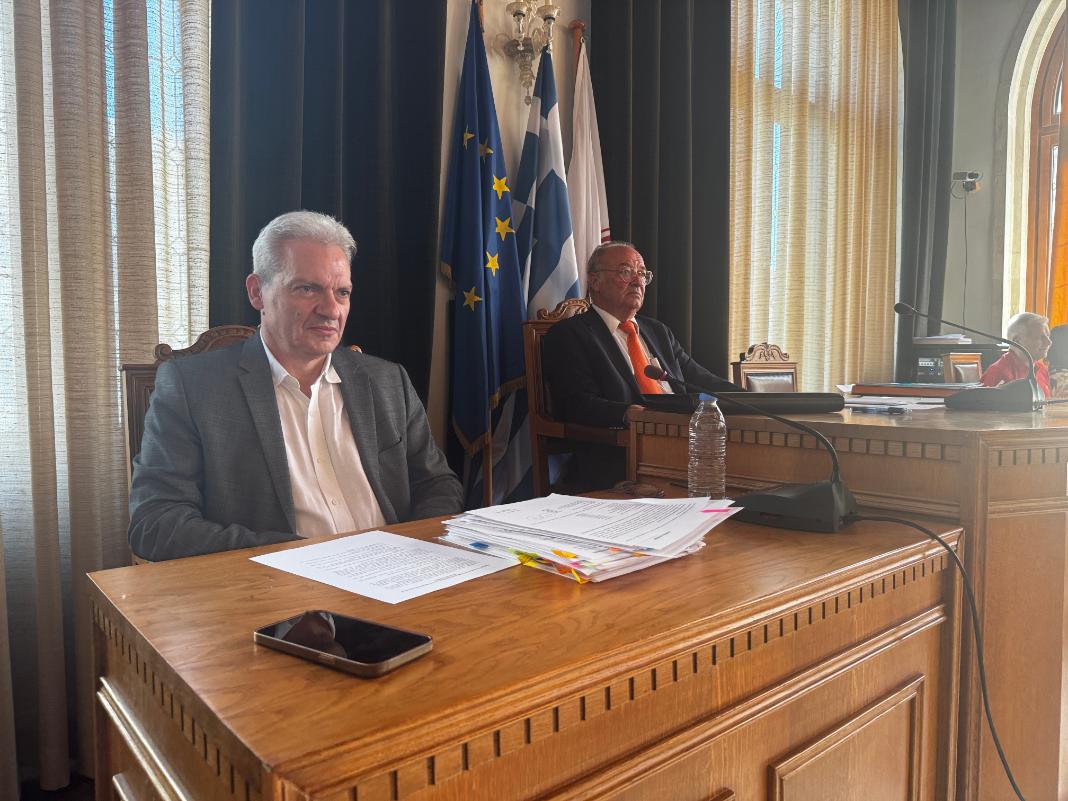 Ενημέρωση του Δημοτικού Συμβουλίου από τον Αλέξη Καλοκαιρινό για τις προτάσεις αξιοποίησης της έκτασης του αεροδρομίου «Νίκος Καζαντζάκης»