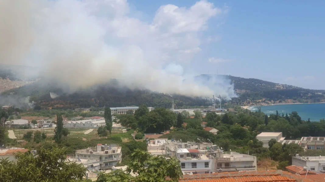 Φωτιά τώρα στην Καβάλα: Καίγεται δάσος στην ανατολική είσοδο της πόλης – Προειδοποιητικό μήνυμα του 112