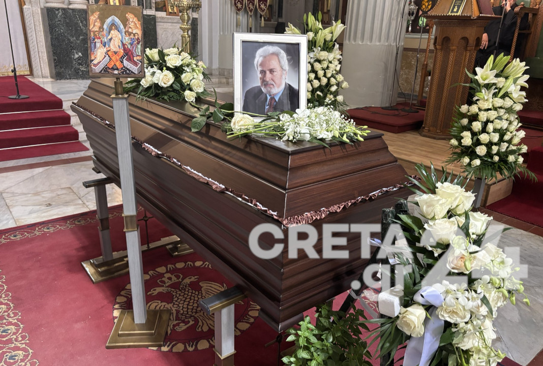 Ηράκλειο: Σε κλίμα οδύνης το στερνό αντίο στον Μάνο Φραγκιαδουλάκη