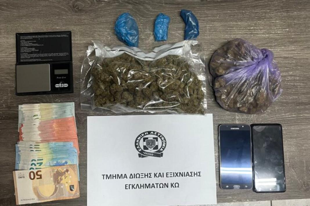Συνελήφθη 25χρονη για διακίνηση ναρκωτικών – Παρέλαβε από κούριερ δέμα με κάνναβη